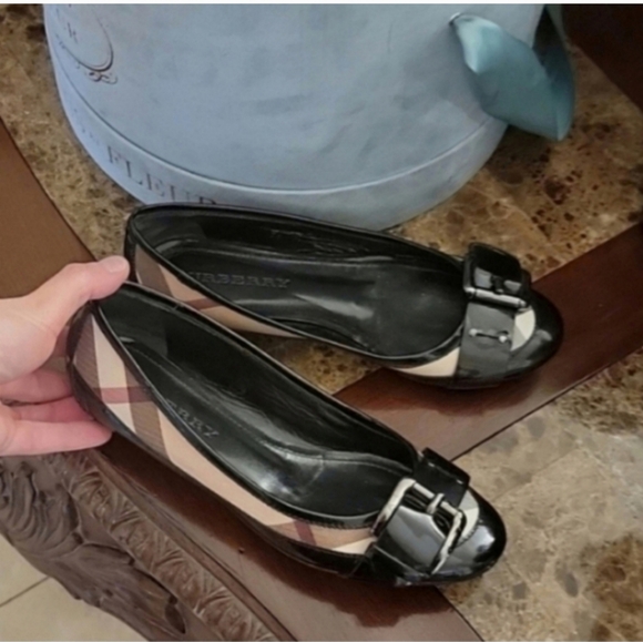Authentic Burberry shoes size 6 - Picture 1 of 6